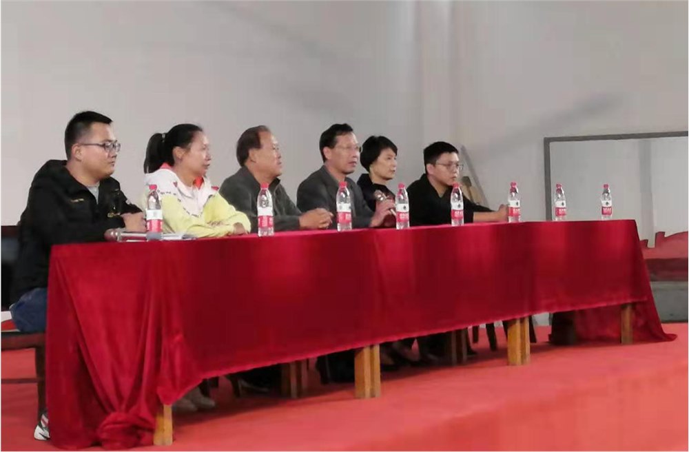 武昌区文明办领导莅临bat365 为军运会志愿者加油鼓劲