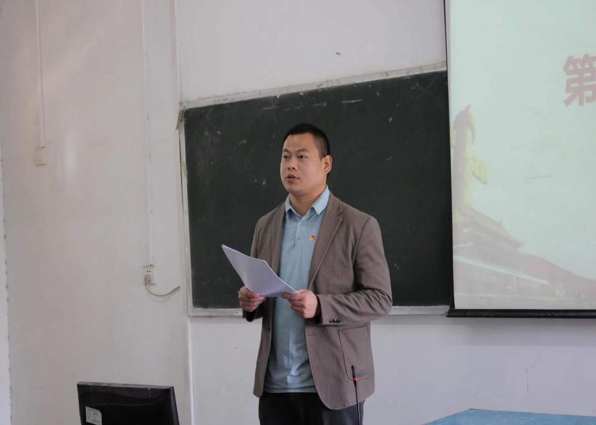 bat365团委举办第三期团课结业典礼暨入团仪式