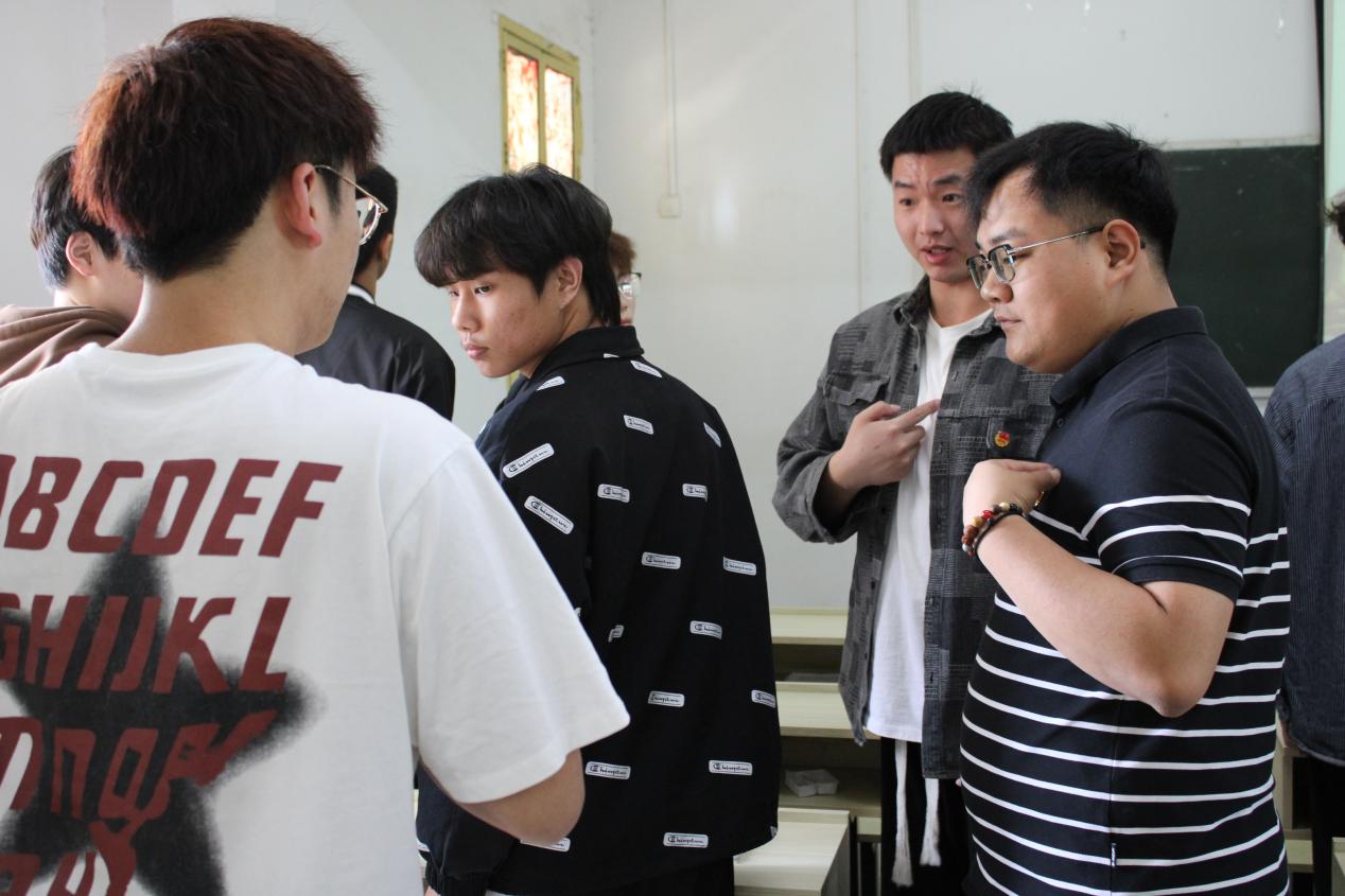 bat365团委举办第三期团课结业典礼暨入团仪式