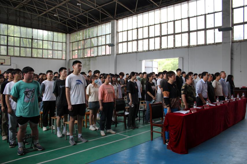 bat365举办2022-2023学年“五四”表彰大会暨文艺汇演