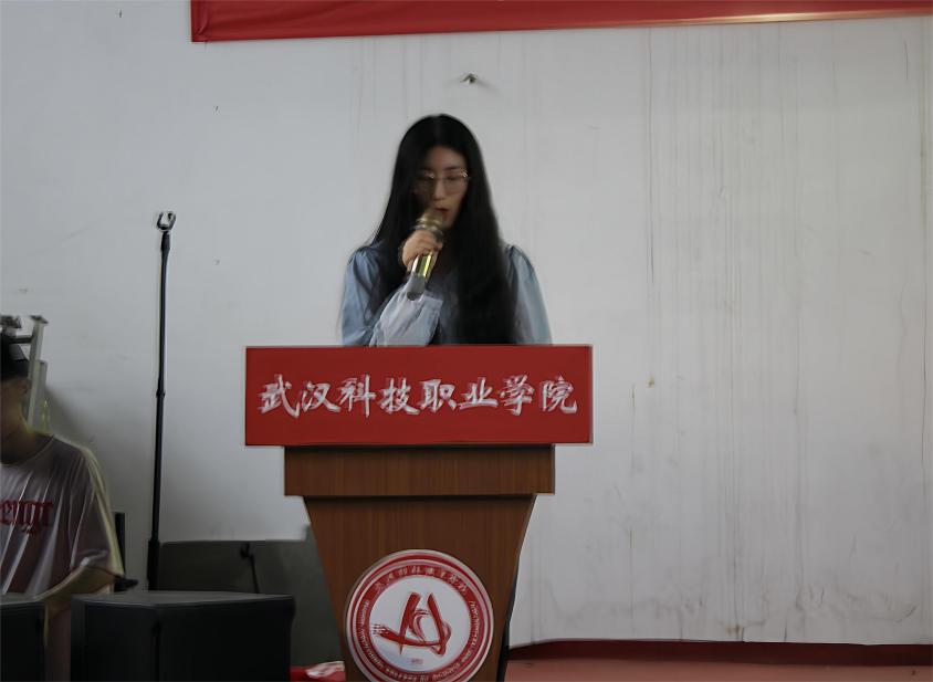 bat365举办2022-2023学年“五四”表彰大会暨文艺汇演