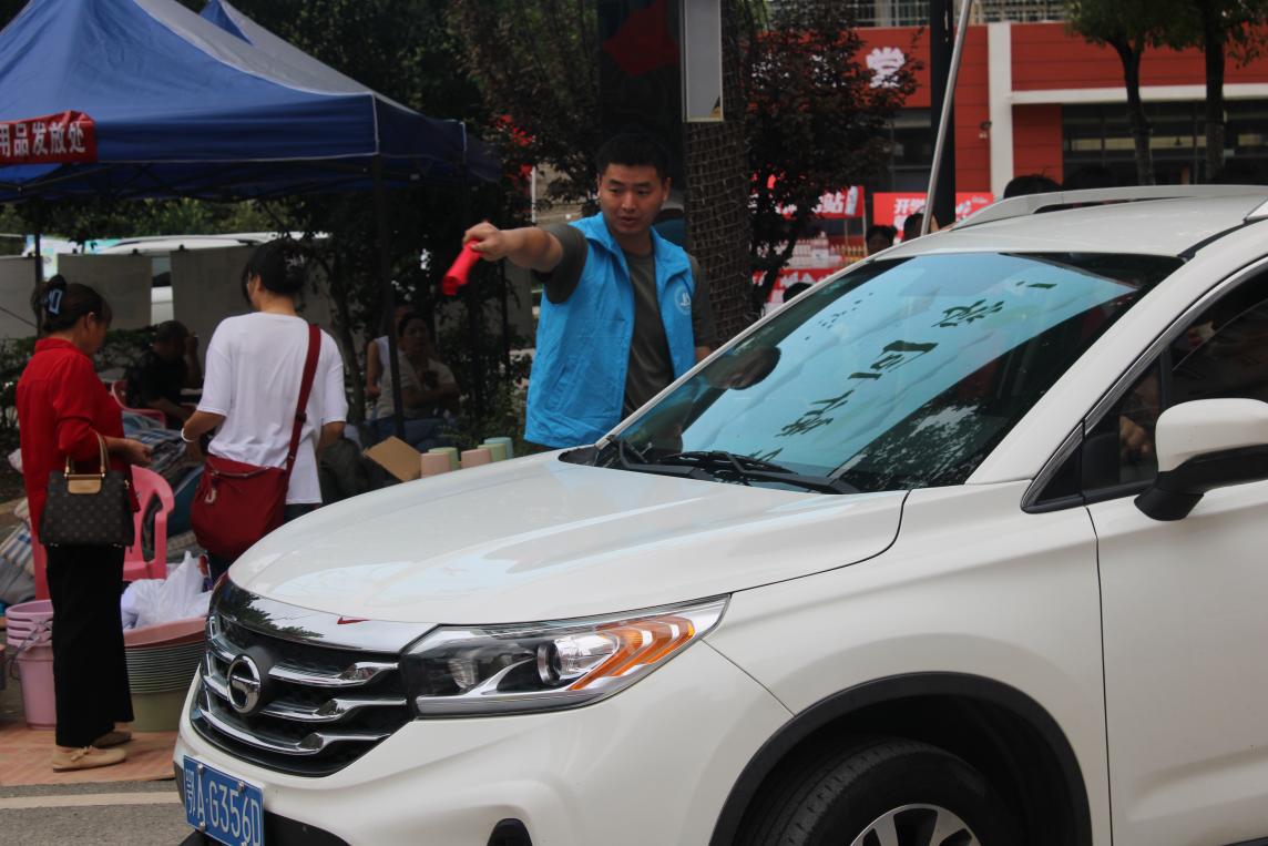 bat365顺利开展迎接2023级新生报道工作