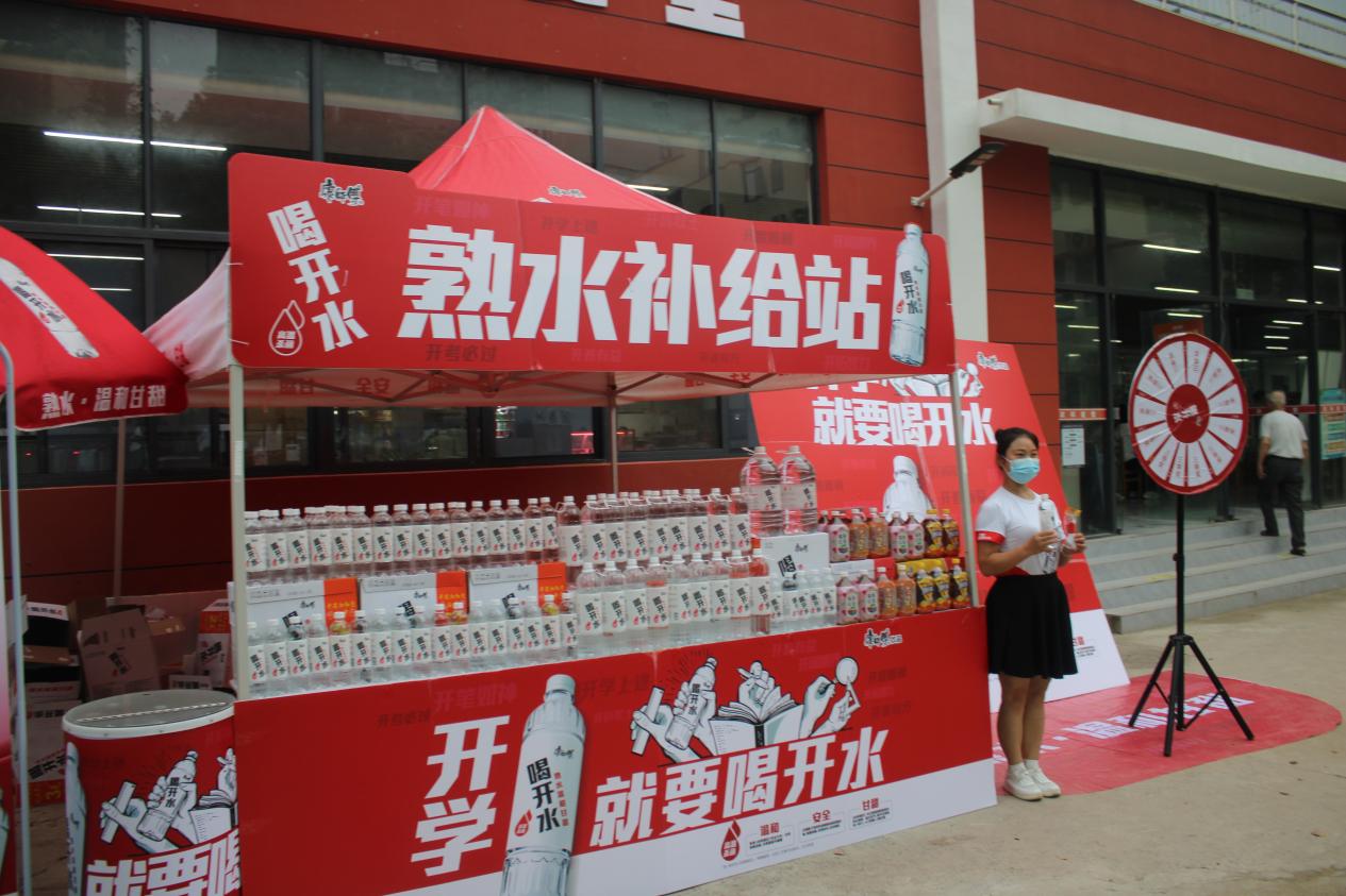 bat365顺利开展迎接2023级新生报道工作