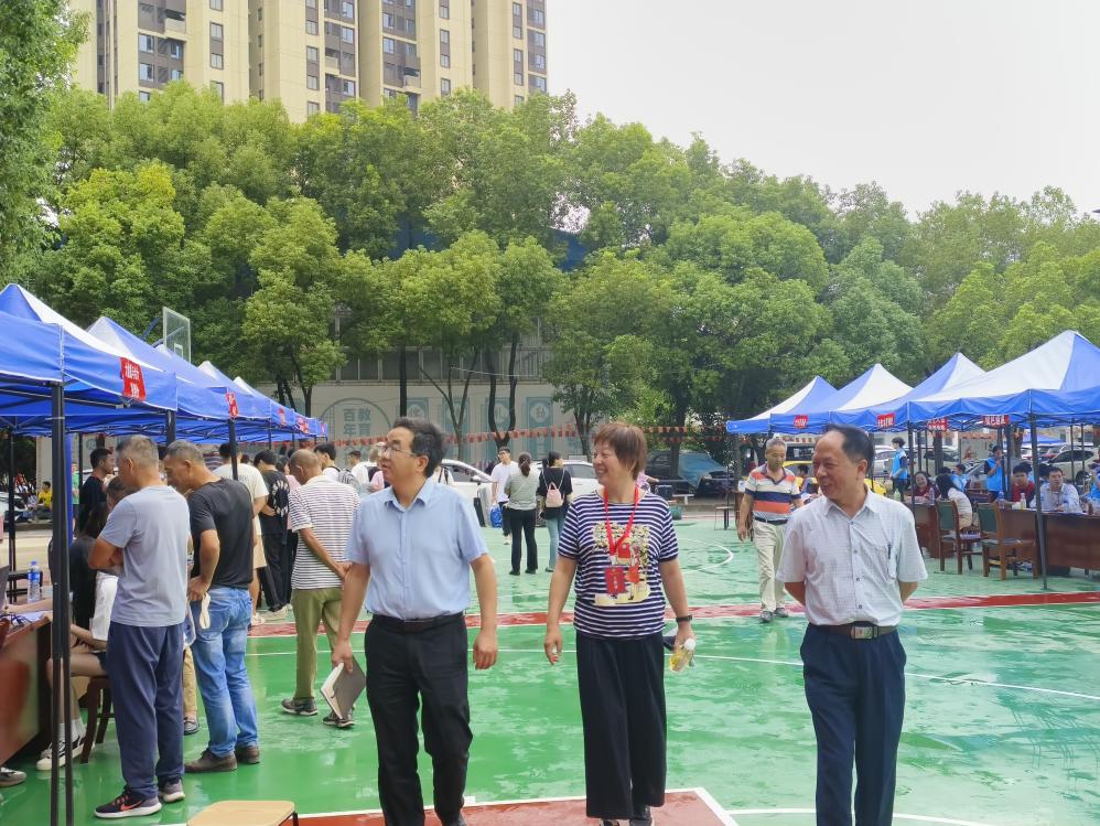 bat365顺利开展迎接2023级新生报道工作