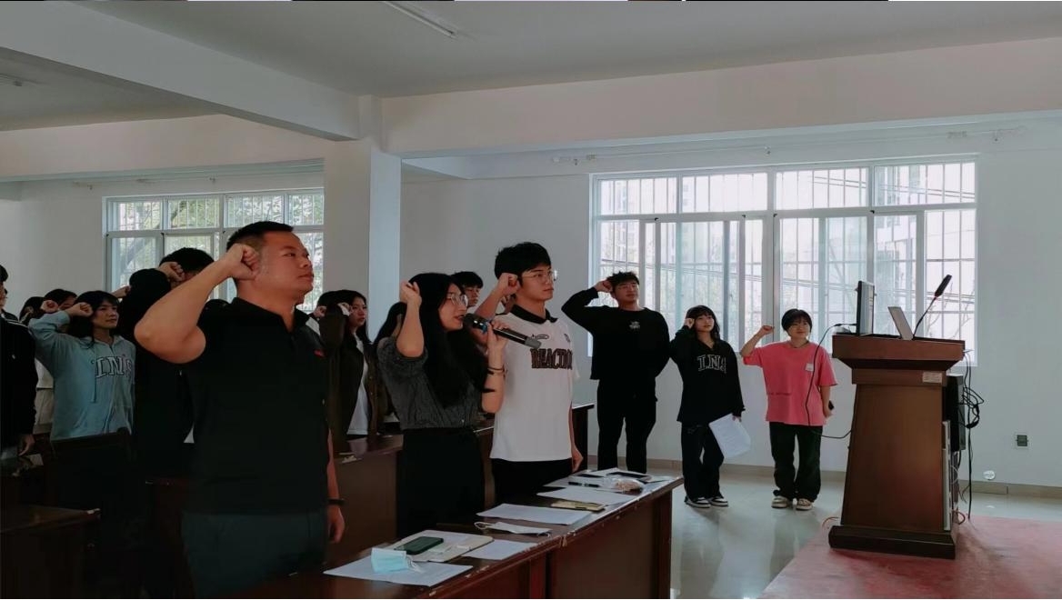 坚定不移跟党走，青春奋进新征程 ——bat365在线中国官网登录入口第四期团课结业典礼暨入团仪式