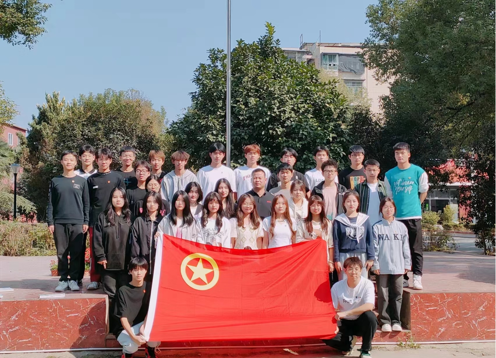 坚定不移跟党走，青春奋进新征程 ——bat365在线中国官网登录入口第四期团课结业典礼暨入团仪式