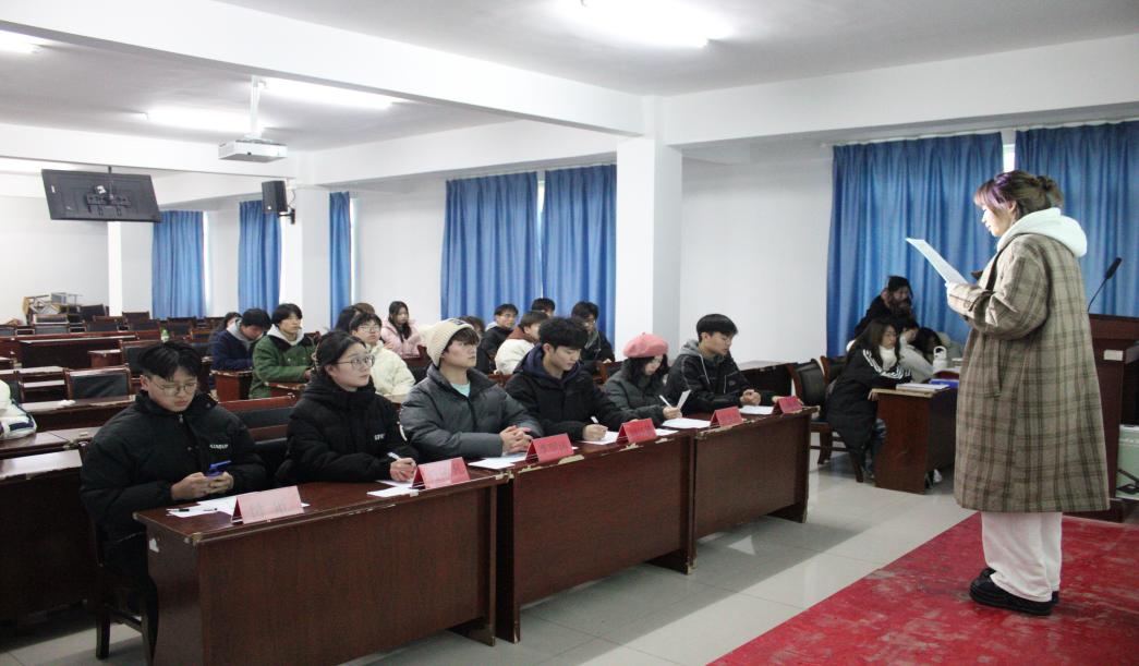 bat365在线中国官网登录入口2023年班徽、黑板报设计大赛顺利开展