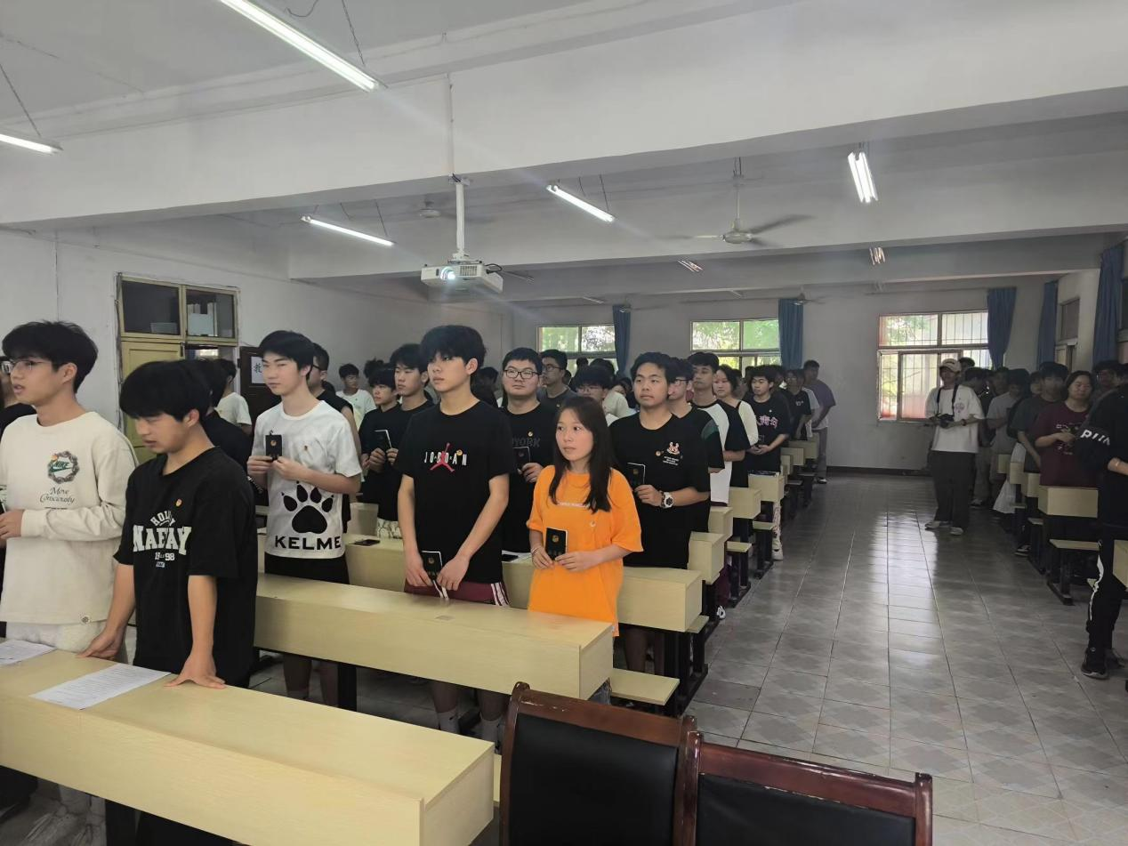 青春心向党，奋斗新征程 ——bat365在线中国官网登录入口第五期团课结业典礼暨入团仪式