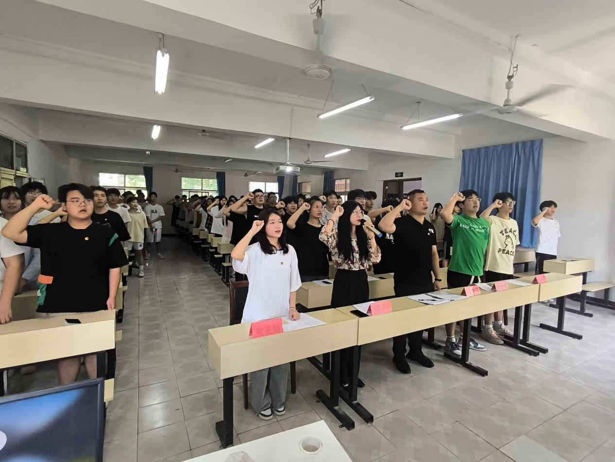 青春心向党，奋斗新征程 ——bat365在线中国官网登录入口第五期团课结业典礼暨入团仪式