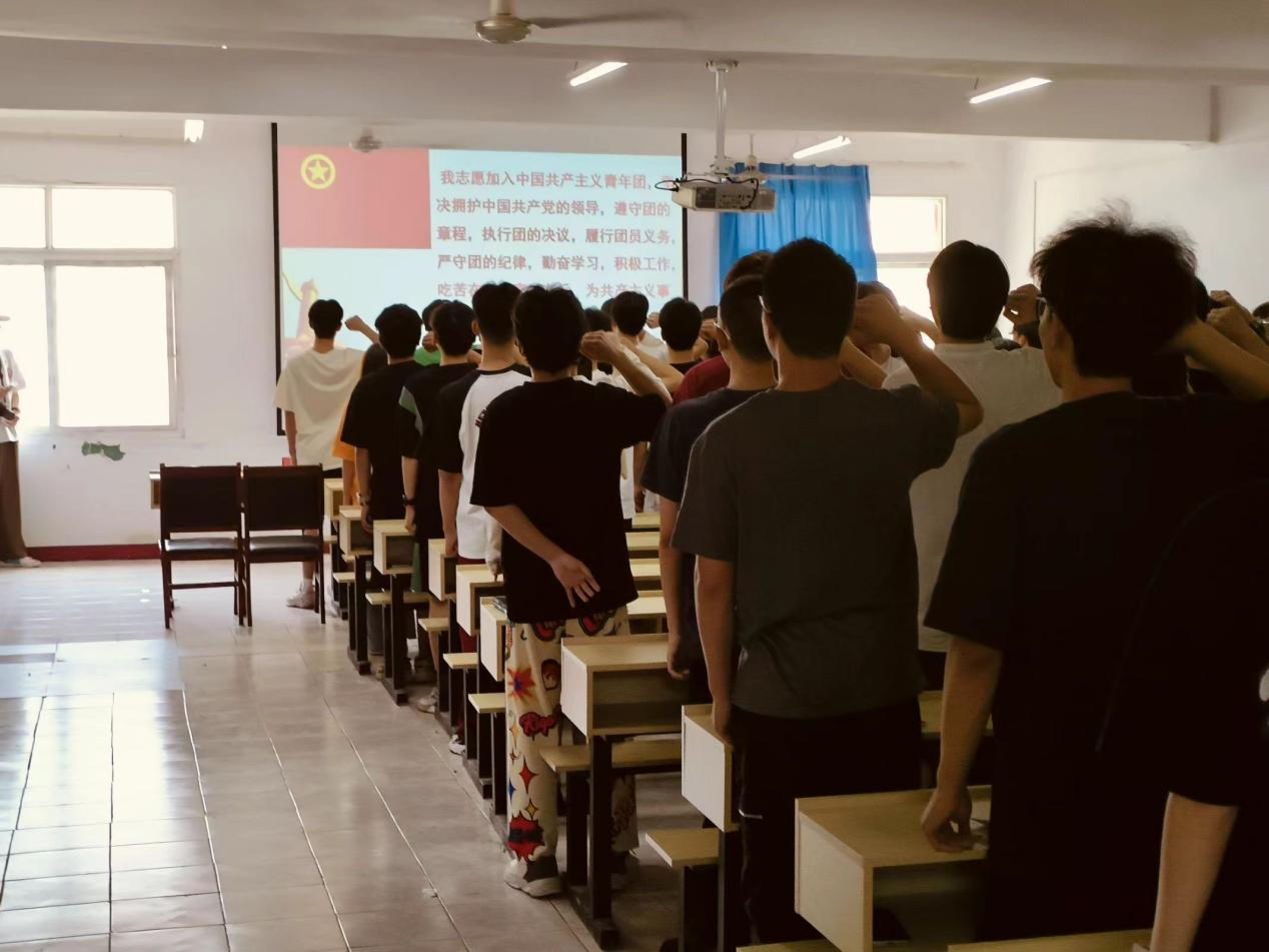 青春心向党，奋斗新征程 ——bat365在线中国官网登录入口第五期团课结业典礼暨入团仪式