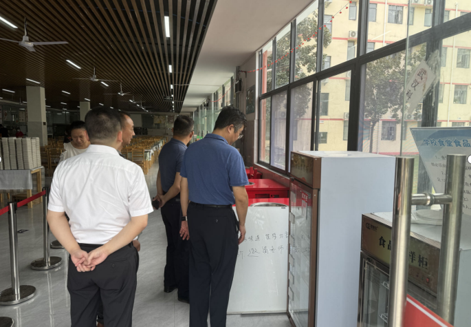 武汉市教育局领导实地指导bat365开学迎新准备工作