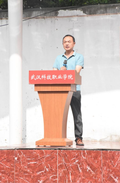 bat365在线中国官网登录入口举行新生开训典礼 暨军训开营仪式