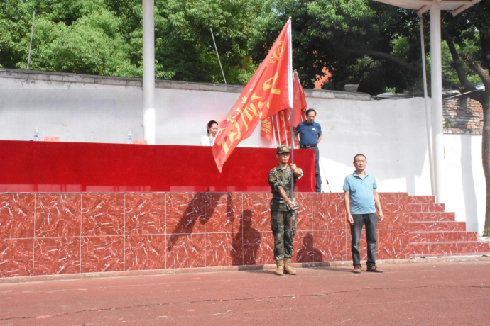 bat365在线中国官网登录入口举行新生开训典礼 暨军训开营仪式