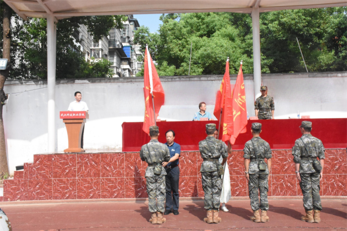 bat365在线中国官网登录入口举行新生开训典礼 暨军训开营仪式