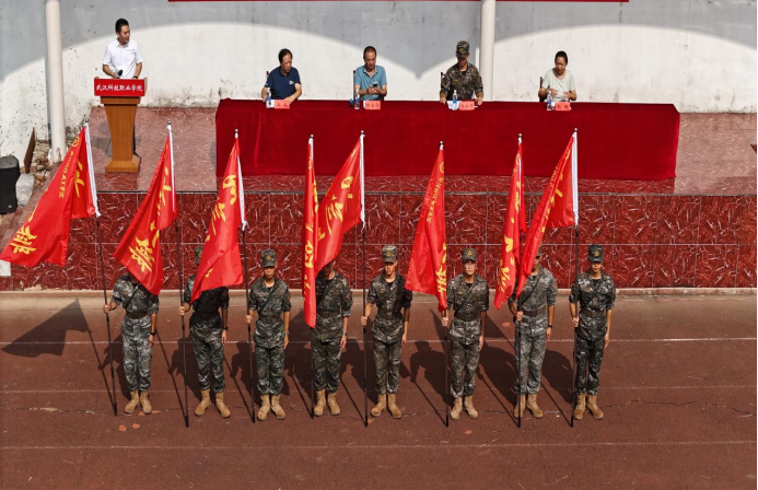 bat365在线中国官网登录入口举行新生开训典礼 暨军训开营仪式