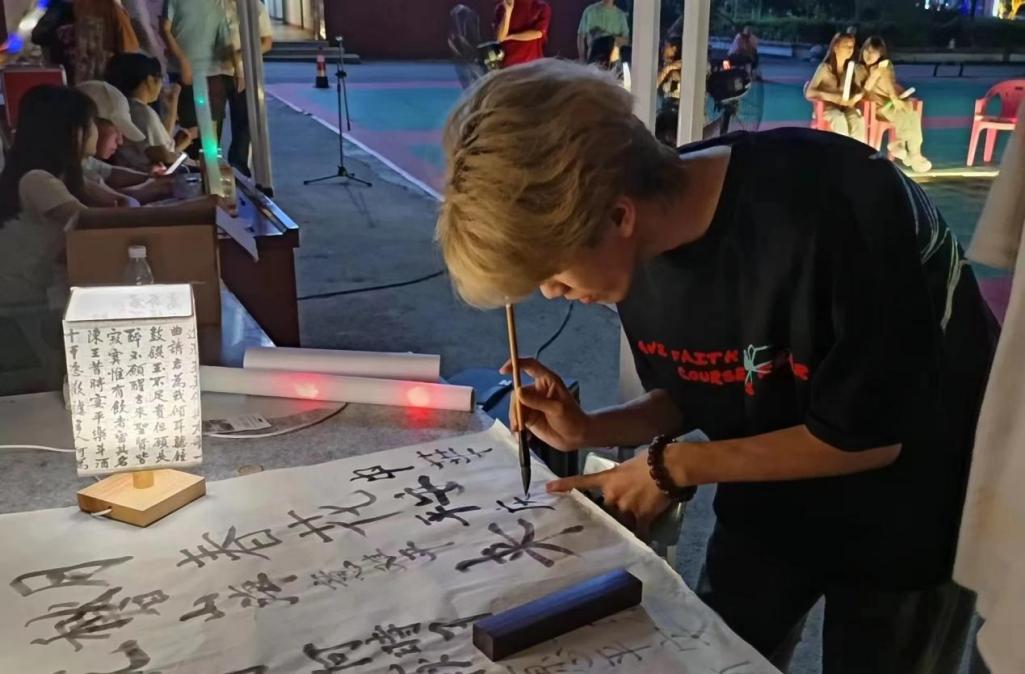 团簇星空，绽放芳华               ——bat365在线中国官网登录入口第二届社团文化节