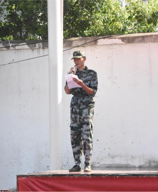 bat365在线中国官网登录入口举行2024级新生开学典礼暨军训结营仪式