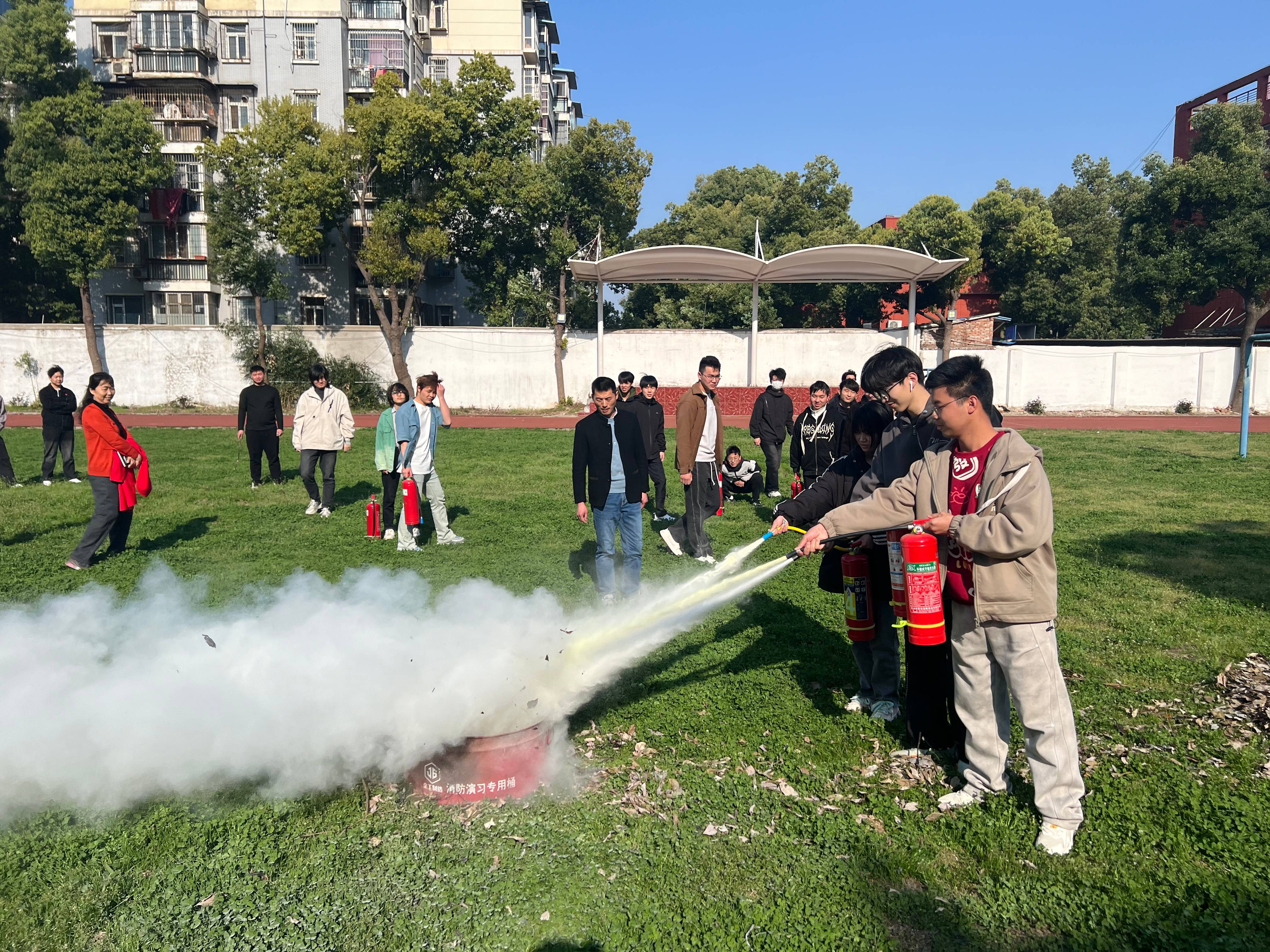 bat365开展消防宣传系列活动，共筑校园“防火墙”