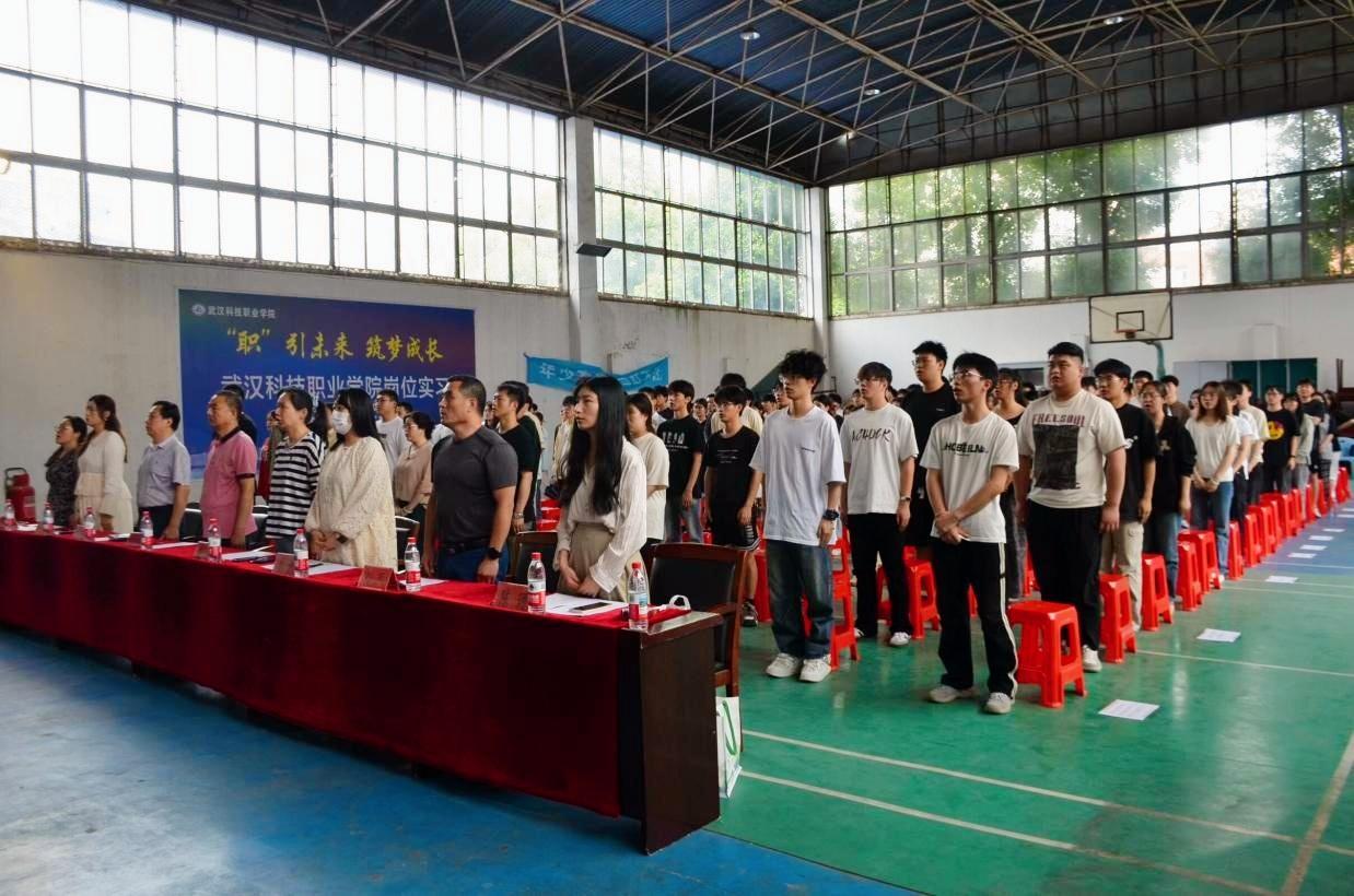 以青春之名，赴时代之约 ——bat365在线中国官网登录入口2024-2025学年“五四”表彰大会暨文艺汇演隆重举办