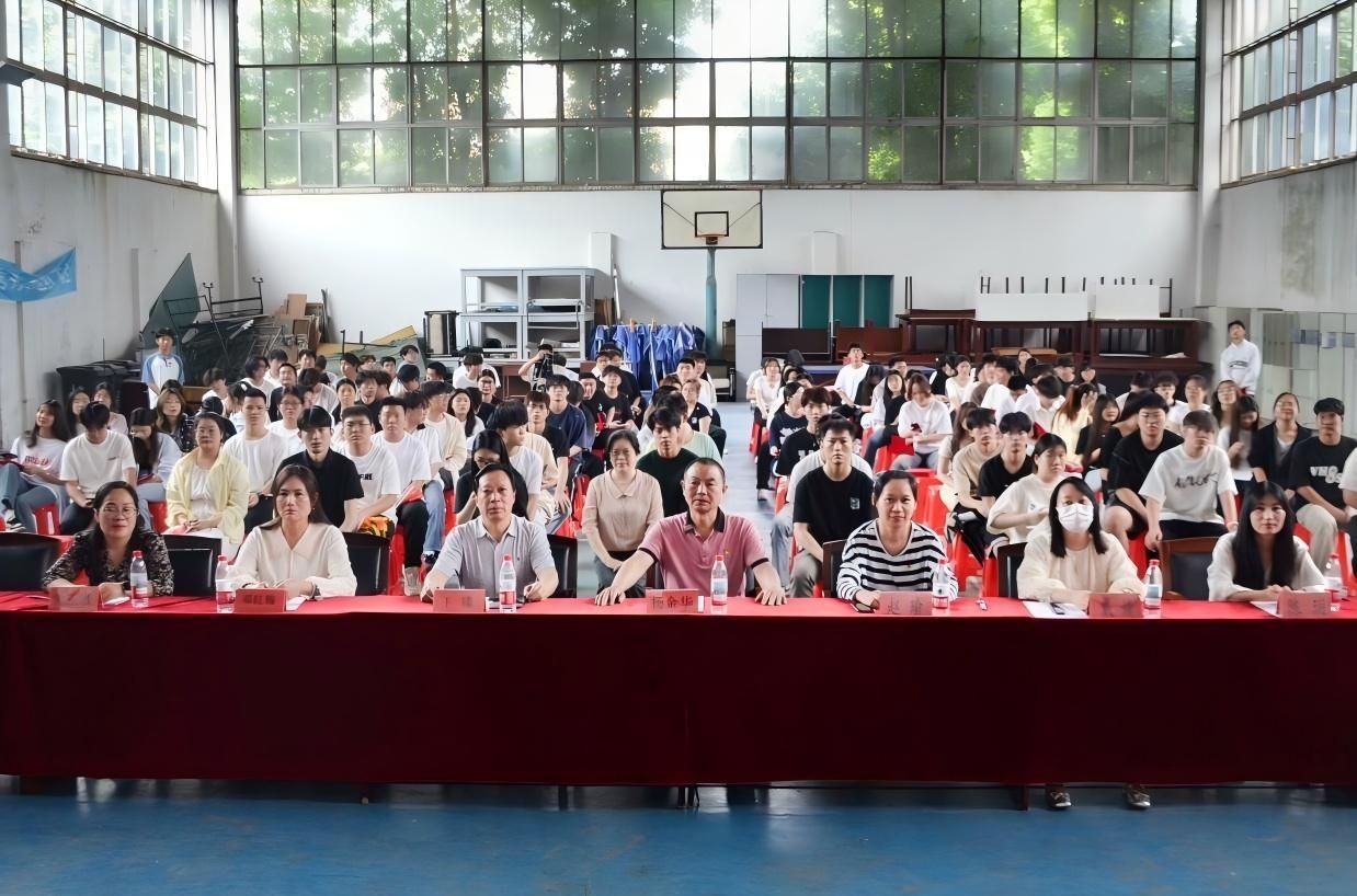 以青春之名，赴时代之约 ——bat365在线中国官网登录入口2024-2025学年“五四”表彰大会暨文艺汇演隆重举办