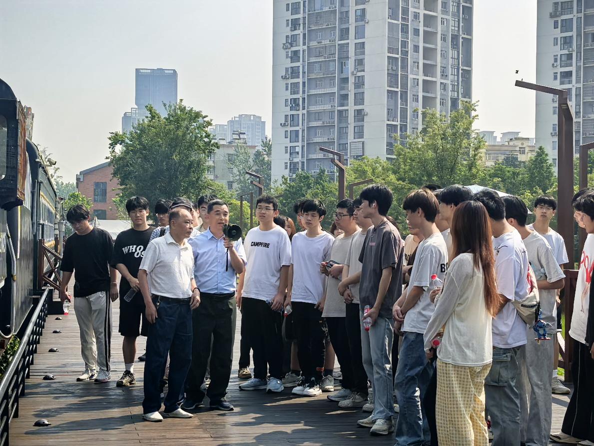 寻迹百年武九，解码匠心传承——bat365开展四美塘文化公园沉浸式实践活动