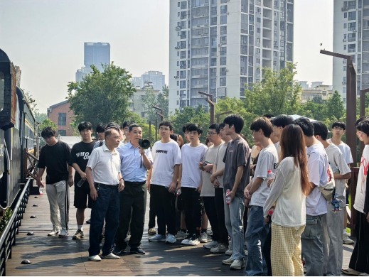 寻迹百年武九，解码匠心传承——bat365开展四美塘文化公园沉浸式实践活动