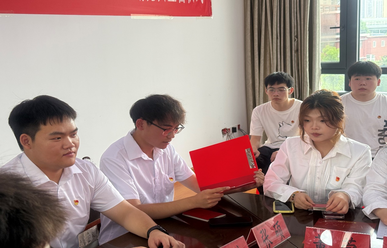 筑牢信仰之基，勇担时代使命