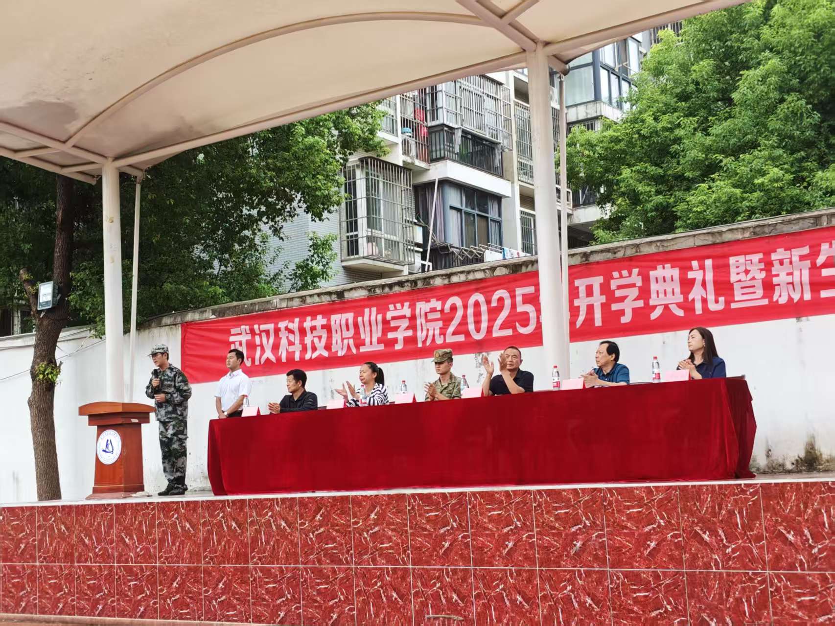 bat365在线中国官网登录入口隆重举行2025级新生军训总结表彰大会