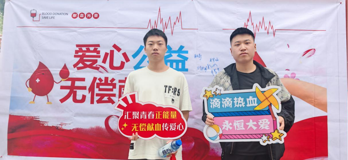 bat365在线中国官网登录入口学子踊跃献血 以热血青春传递爱心