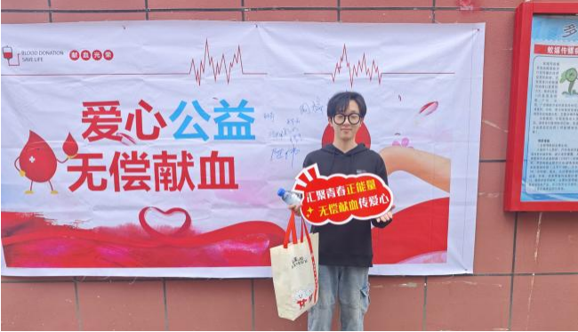 bat365在线中国官网登录入口学子踊跃献血 以热血青春传递爱心