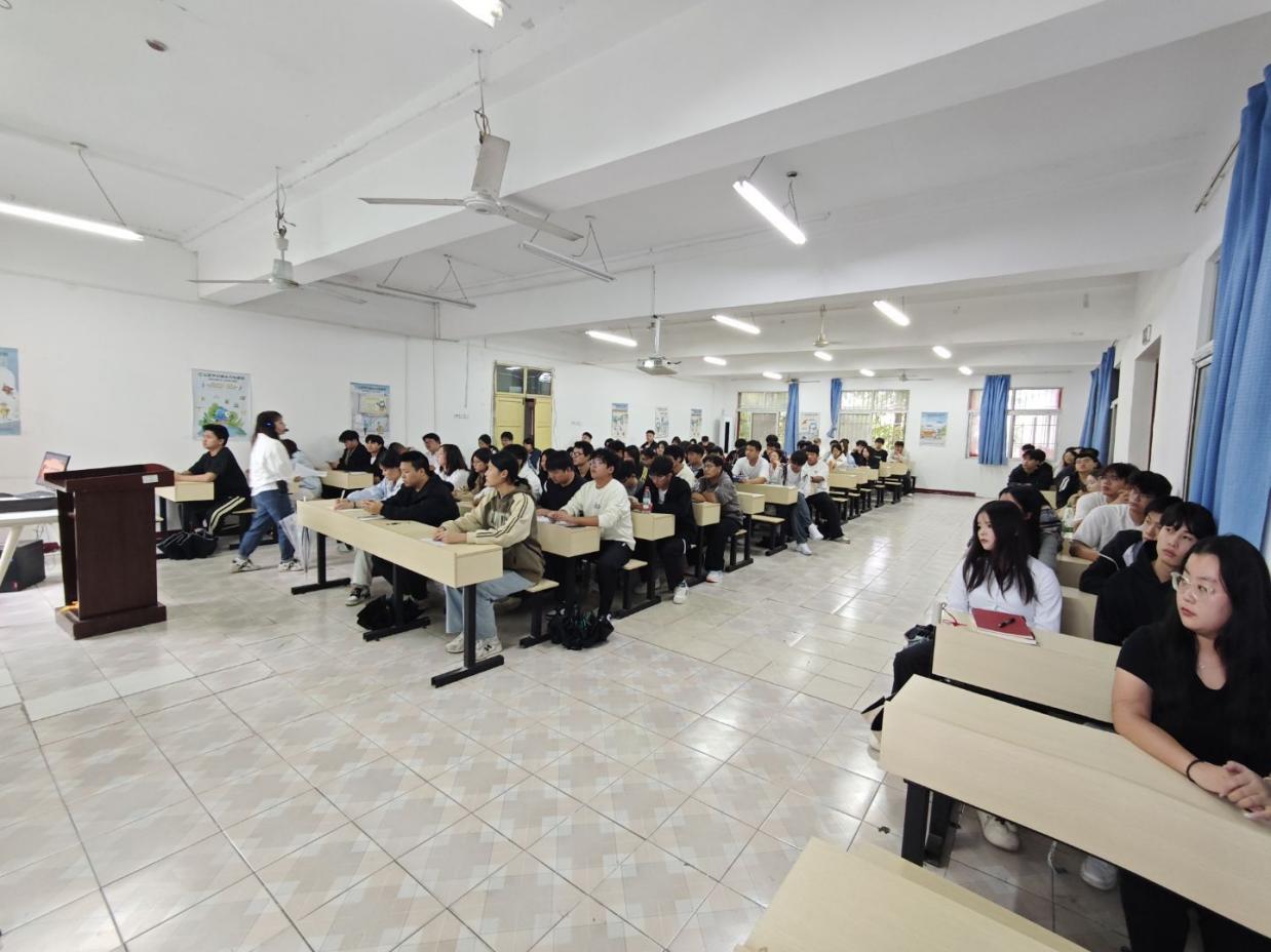 bat365团委顺利开展2025年下半年团学干部培训