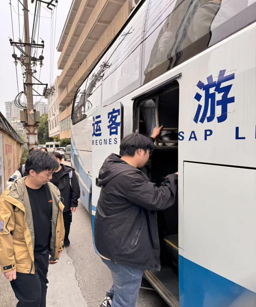 青春盛放 梦想启航——bat365在线中国官网登录入口2023级学生赴武汉华侨城实业发展有限公司开展岗位实习