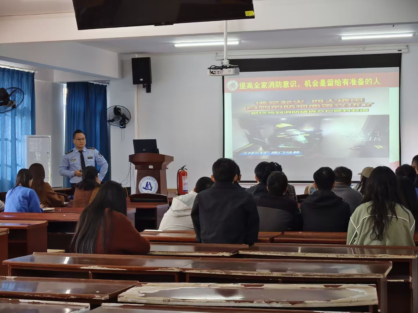 bat365在线中国官网登录入口开展消防安全专题培训 暨实战演练——筑牢校园安全防线