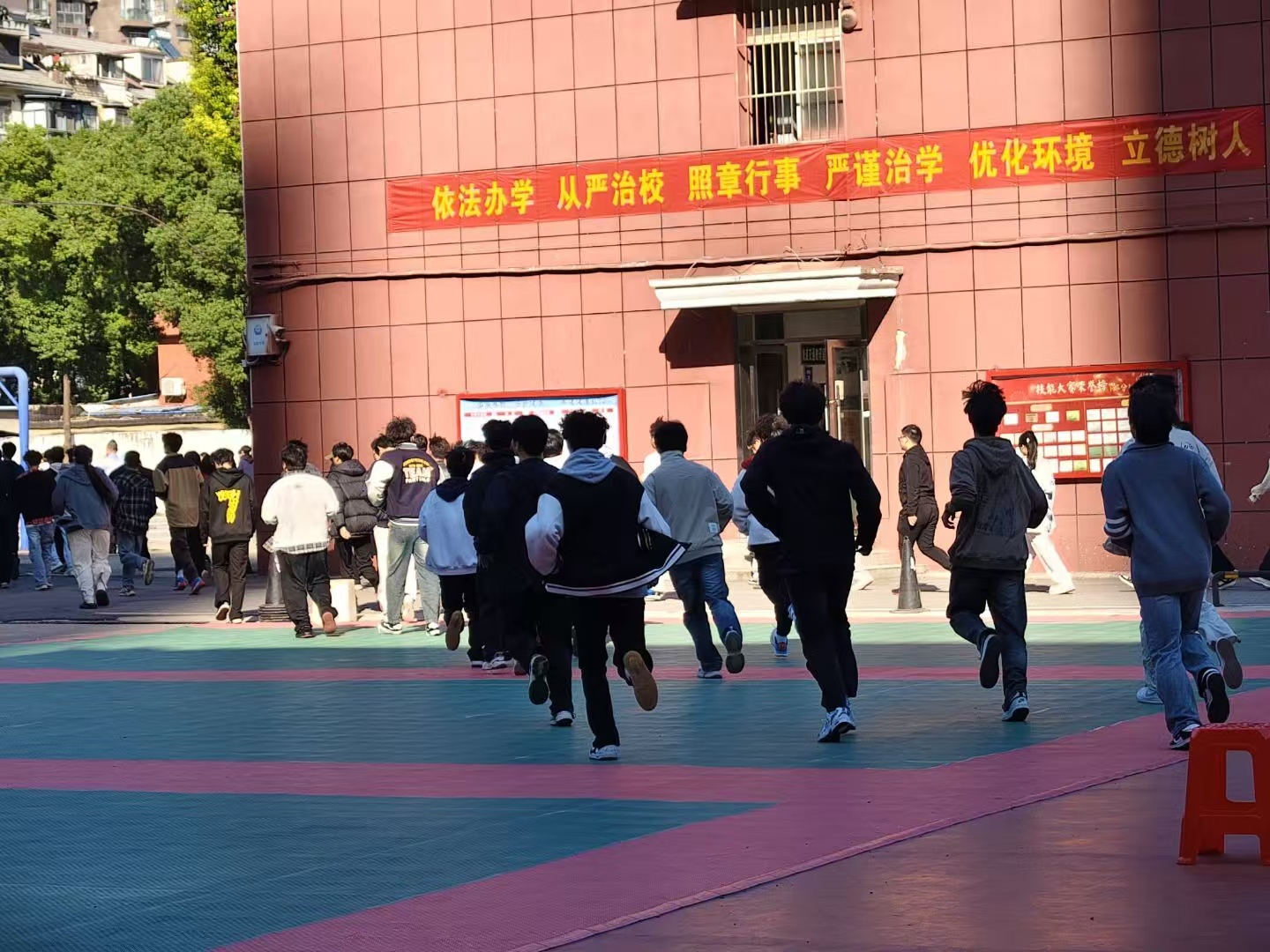 bat365在线中国官网登录入口开展消防安全专题培训 暨实战演练——筑牢校园安全防线