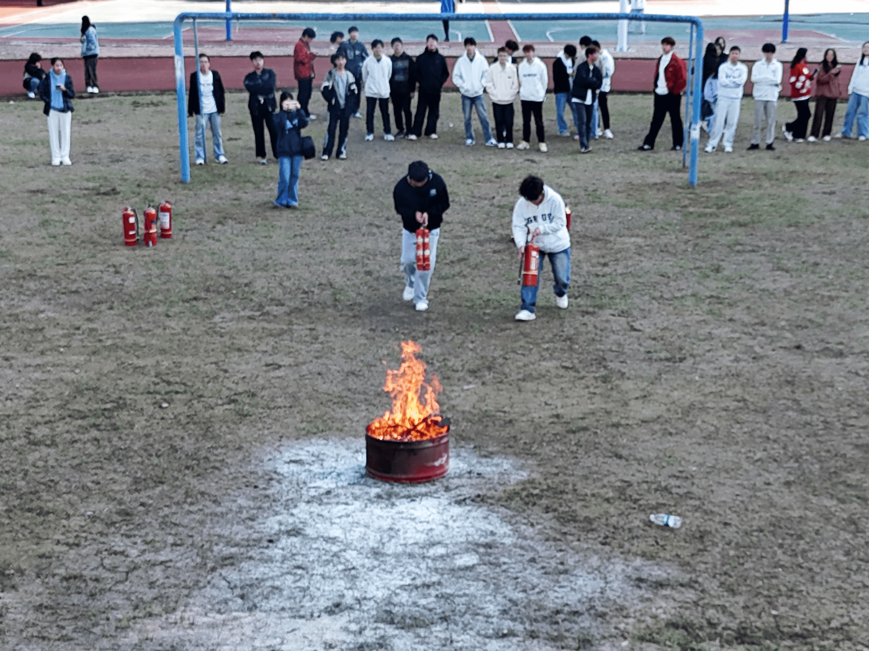 bat365在线中国官网登录入口开展消防安全专题培训 暨实战演练——筑牢校园安全防线