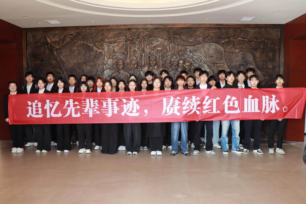 党建联建聚合力 红色研学砺初心——bat365与武汉城市职业学院联合开展爱国主义教育实践活动