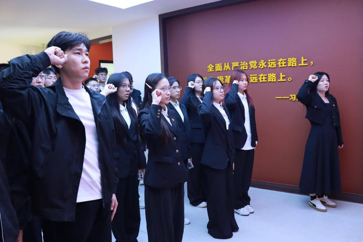 党建联建聚合力 红色研学砺初心——bat365与武汉城市职业学院联合开展爱国主义教育实践活动