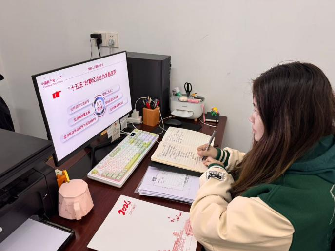 从“领学”到“研学”：bat365掀起学习宣传贯彻党的二十届四中全会精神热潮