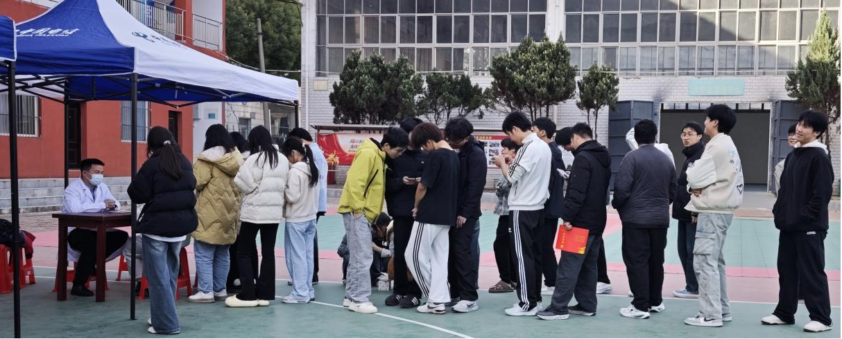 医校协同，暖心护航 ——bat365在线中国官网登录入口携手武汉市中心医院开展“公益义诊进校园”活动