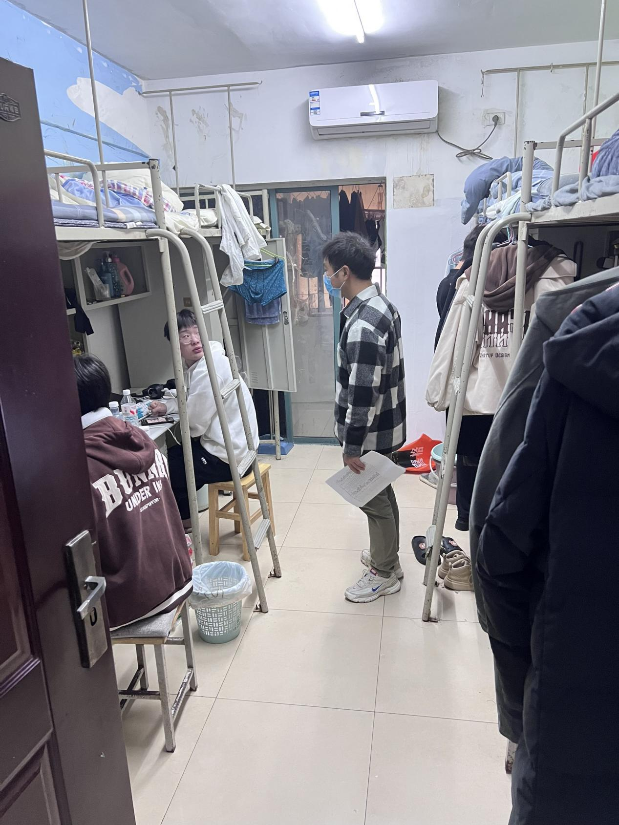 bat365开展学生宿舍卫生安全大检查 共筑平安校园