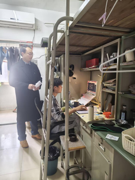 bat365开展学生宿舍卫生安全大检查 共筑平安校园