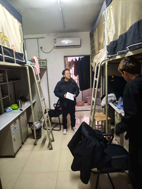 bat365开展学生宿舍卫生安全大检查 共筑平安校园