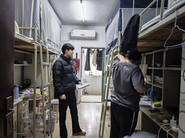 bat365开展学生宿舍卫生安全大检查 共筑平安校园