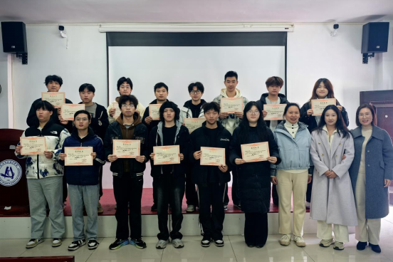 bat365举办思政课辩论赛实践活动 ——“德”与“才”交锋，青春与思想同频共振