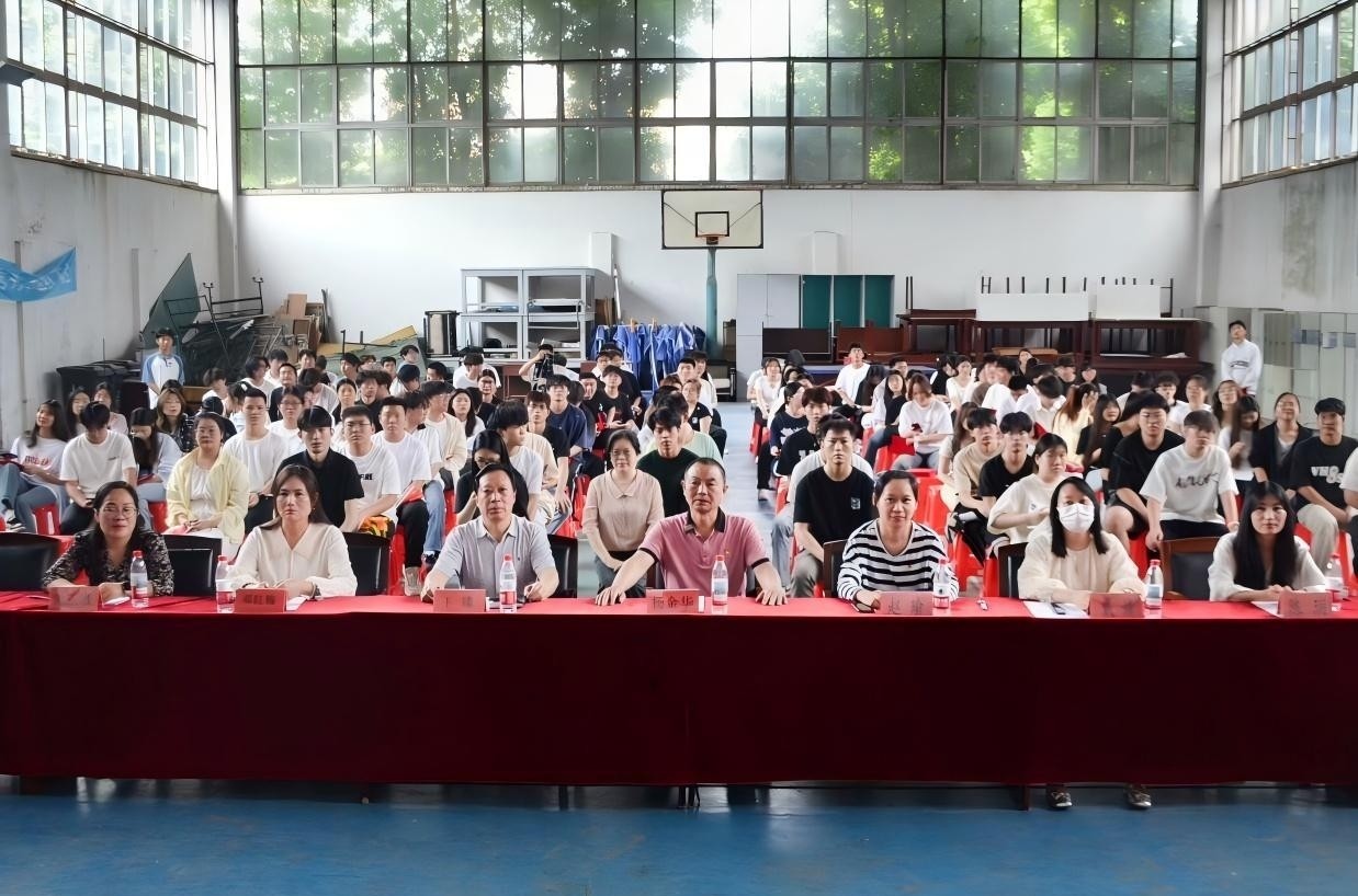 以青春之名，赴时代之约 ——bat365在线中国官网登录入口2024-2025学年“五四”表彰大会暨文艺汇演隆重举办