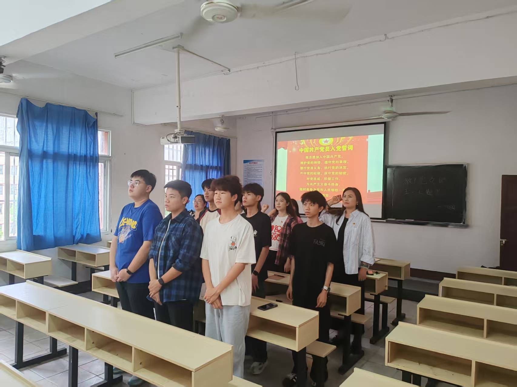 以八项规定为笔，绘作风建设新卷