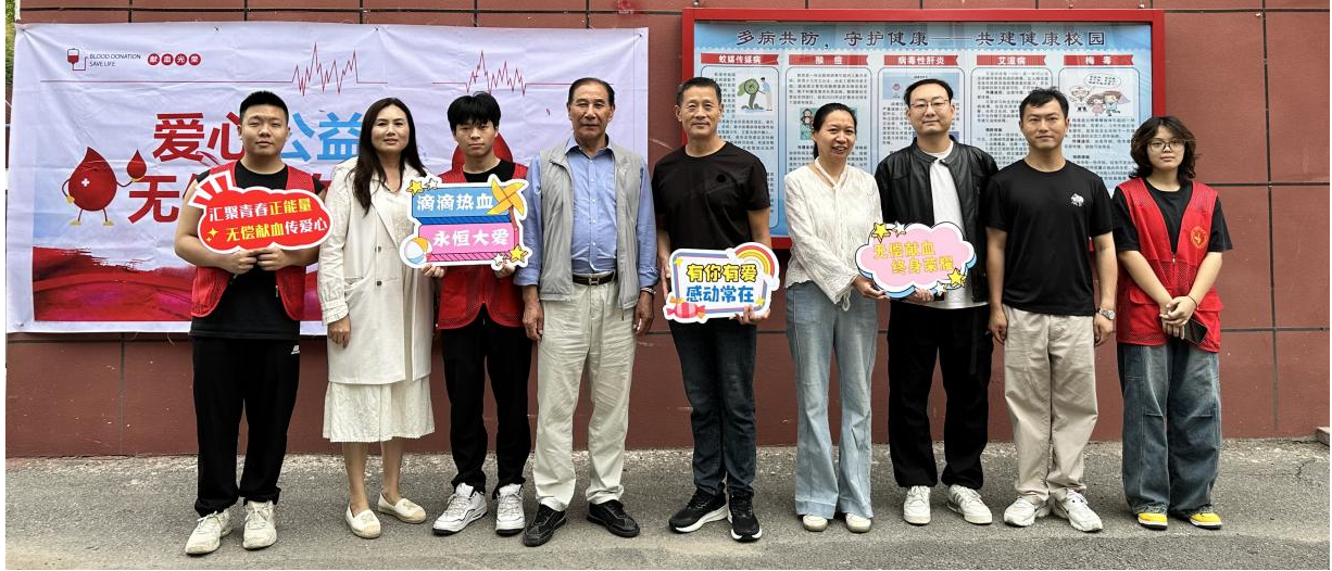 bat365在线中国官网登录入口学子踊跃献血 以热血青春传递爱心