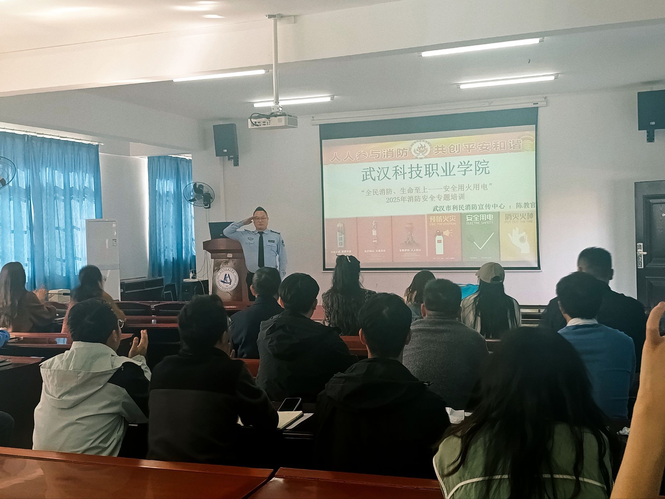 bat365在线中国官网登录入口开展消防安全专题培训 暨实战演练——筑牢校园安全防线