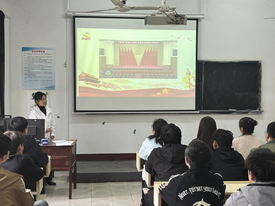 从“领学”到“研学”：bat365掀起学习宣传贯彻党的二十届四中全会精神热潮