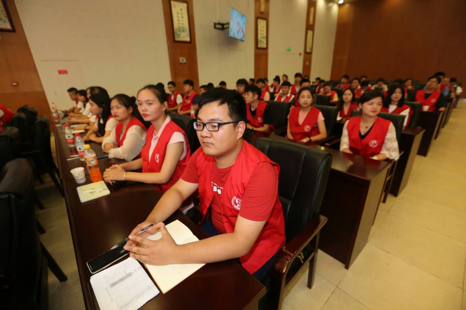 bat36550多名军运会志愿者 应邀参加市民大讲堂第258期活动